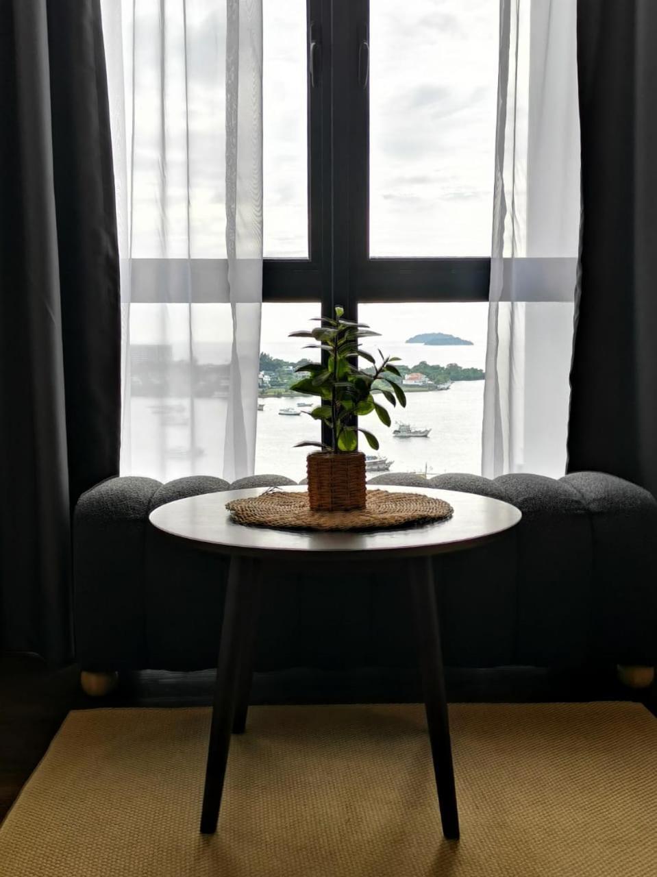 The Shore Artsy Apartment